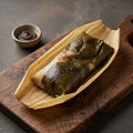 Tamal de frijol con hoja santa